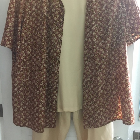 Gold/yellow silk pant outfit - Picture 2 of 4